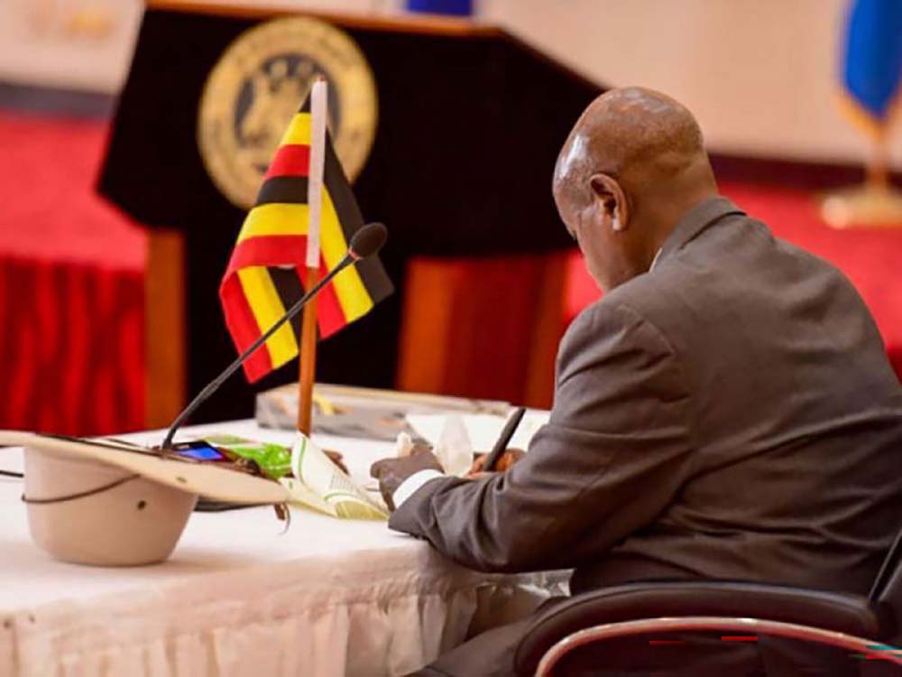 Agricultural sector policy: H.E President @KagutaMuseveni signed 2 bills into law, on the 14th of May: (1) The Veterinary Practitioners' Bill, 2023 & (2) Animal Feeds Act, 2024. Details as published via @newvisionwire @FrankTumwebazek @DrRwamiramaBK Link: newvision.co.ug/category/news/…