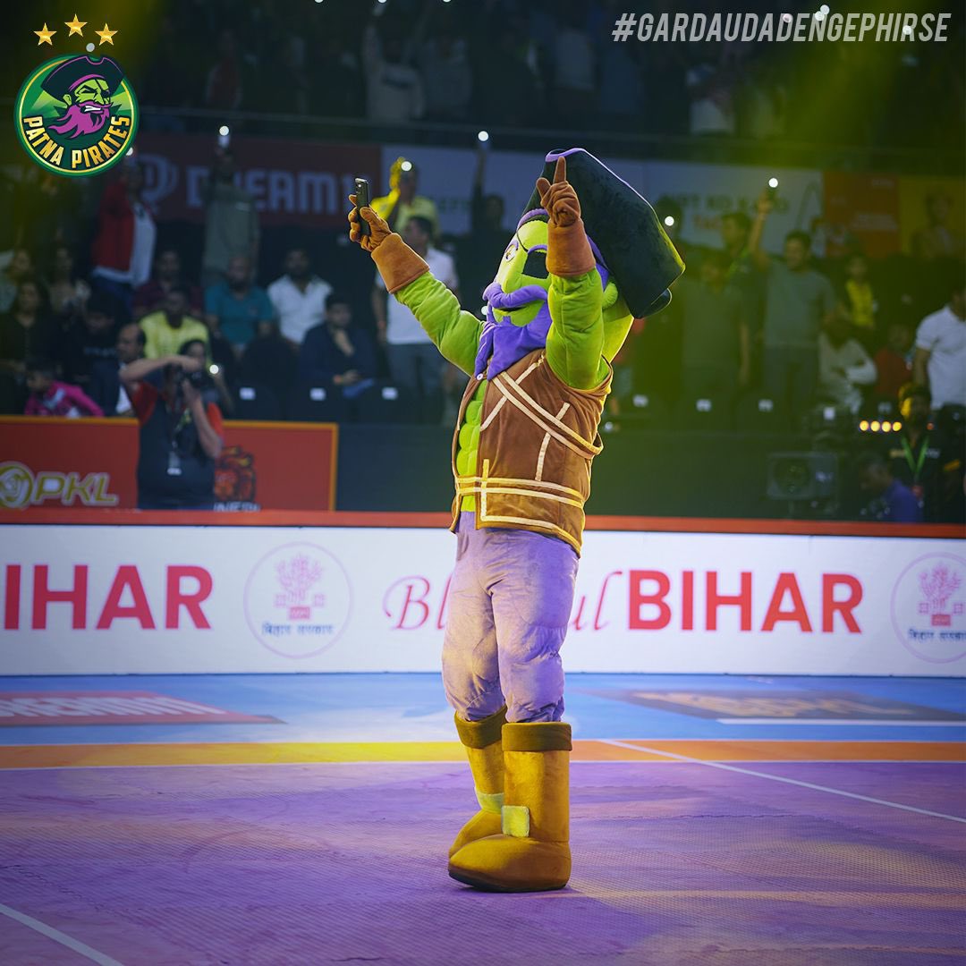 This is Pirates’ Friday mood, What’s yours Pirate fam? 🏴‍☠️ Drop a 🔥 in the comments if you are excited for the weekend #PirateHamla #ProKabaddi #GardaUdaDengePhirse