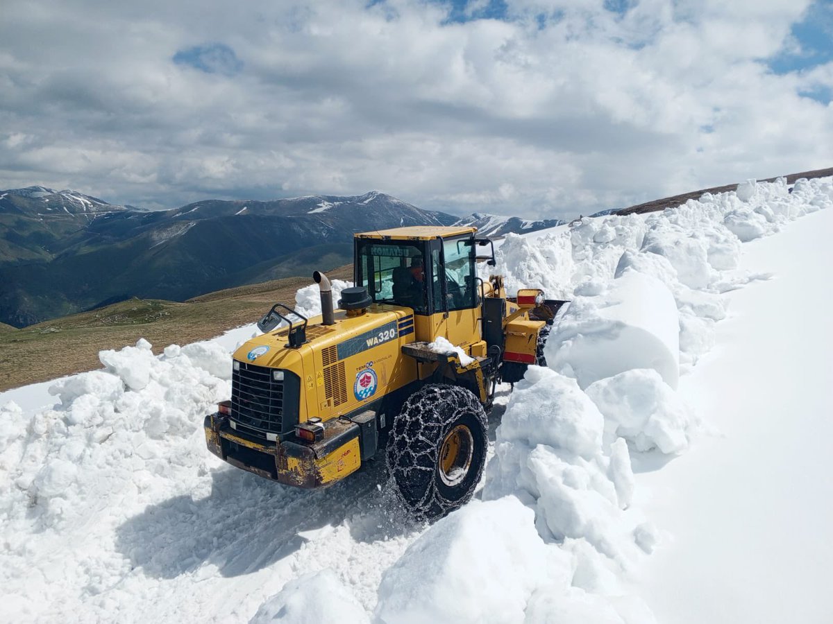 Mahalle ve yayla yollarında karla mücadele çalışmalarımız devam ediyor.❄️ Detaylar İçin 👉🏻 l24.im/kVtiIqj