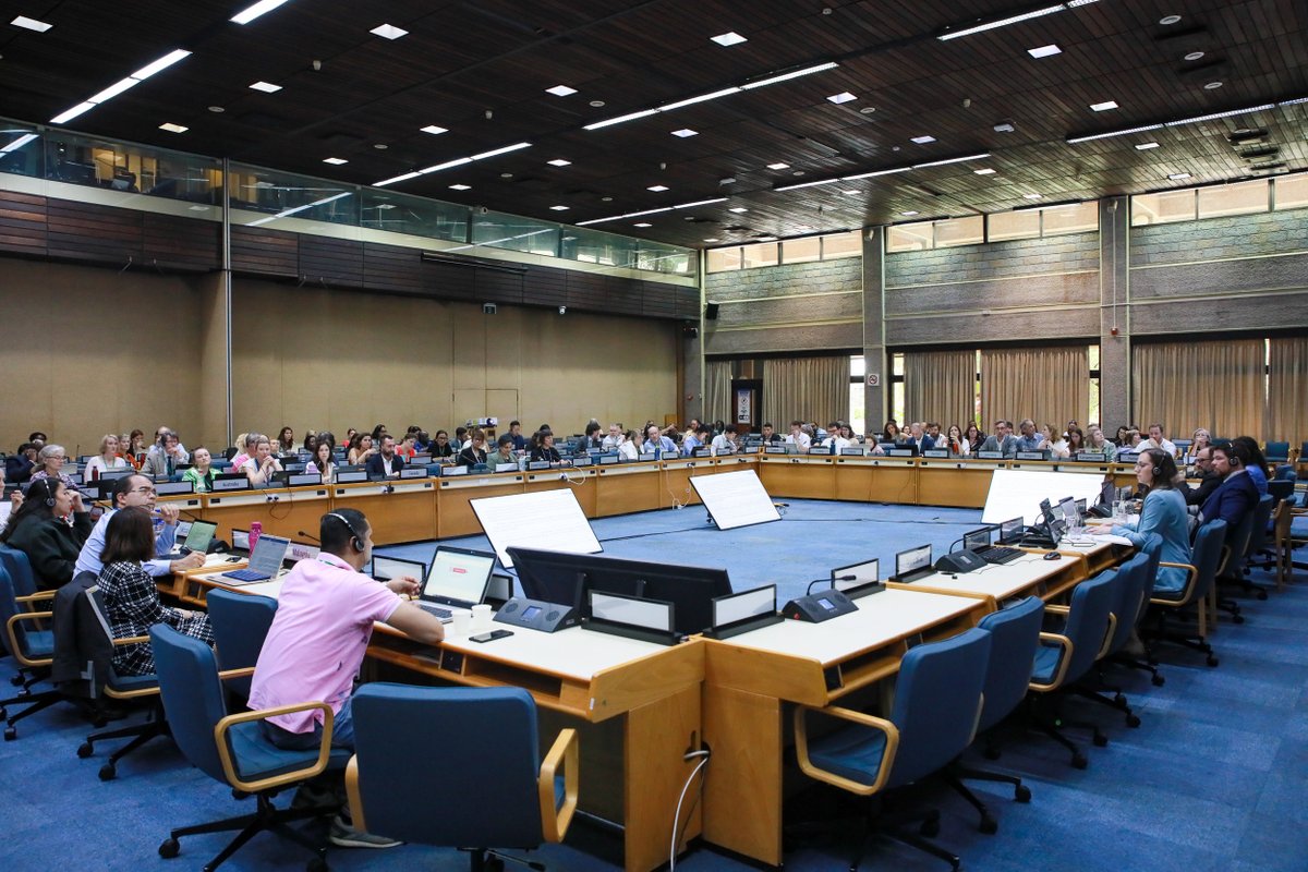 The contact group on marine and coastal issues continues its work at #SBSTTA26, addressing the draft recommendations on programmes of work on marine, coastal, and island #biodiversity, as well as on ecologically or biologically significant marine areas. #EBSAs
