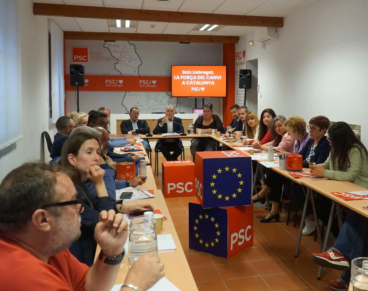 🇪🇺 Ahir vam celebrar una reunió de l'executiva del @PSCBaix per preparar les eleccions europees del #9J. 

🌹Els socialdemòcrates som l'única opció política amb capacitat per aturar la dreta i l’extrema dreta i construir una #Europa més forta, unida, justa i de progrés.