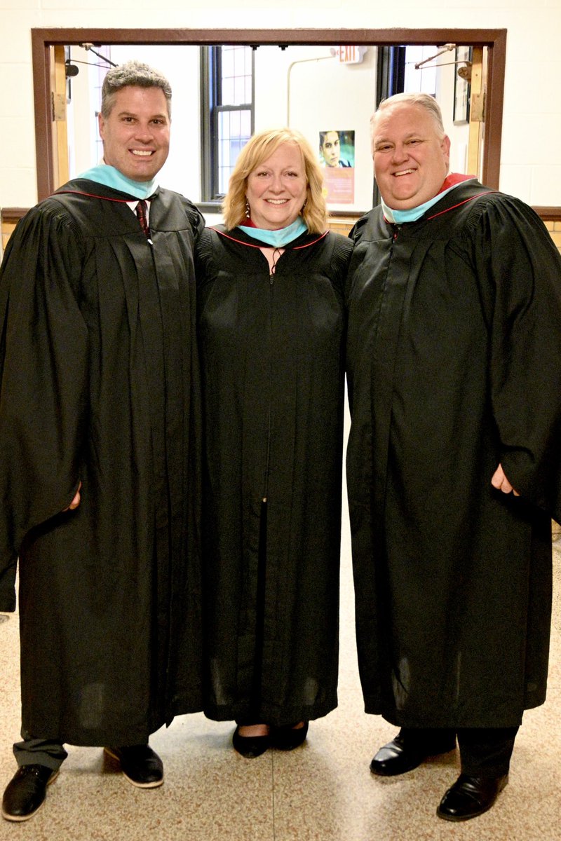 Last graduation with some of my favorite guys! 🎓