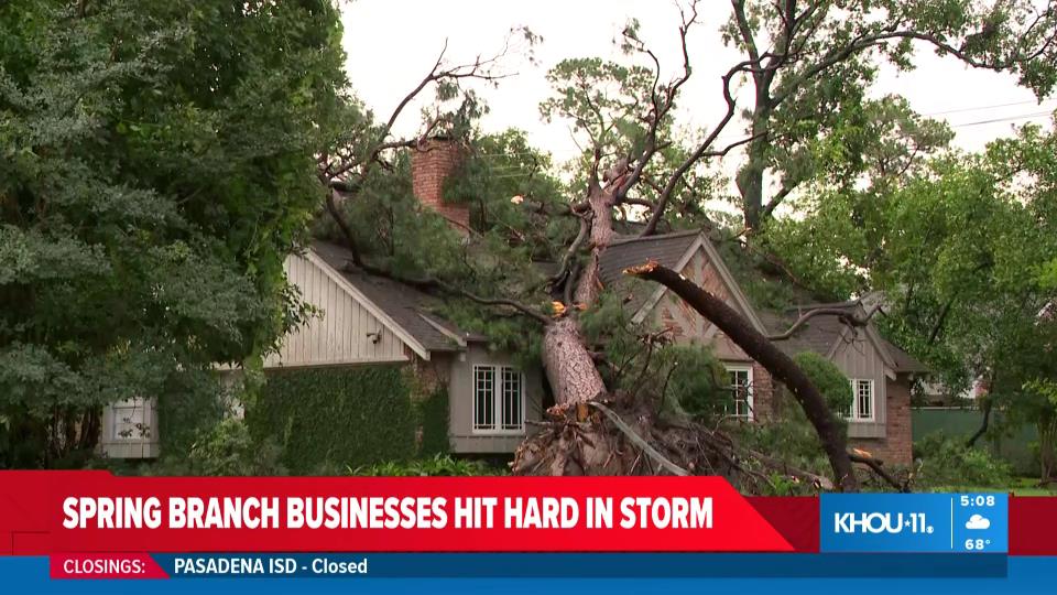 JenReynaTV's tweet image. LIVE reporting to show you the damage this morning. @KHOUStephanie #SpringBranch #westside #debris #stormdamage @KHOU