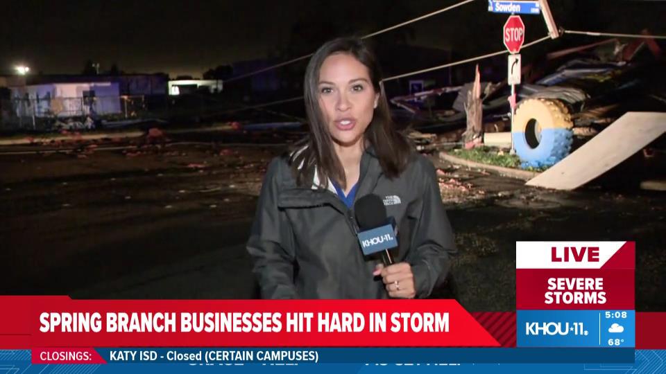 JenReynaTV's tweet image. LIVE reporting to show you the damage this morning. @KHOUStephanie #SpringBranch #westside #debris #stormdamage @KHOU