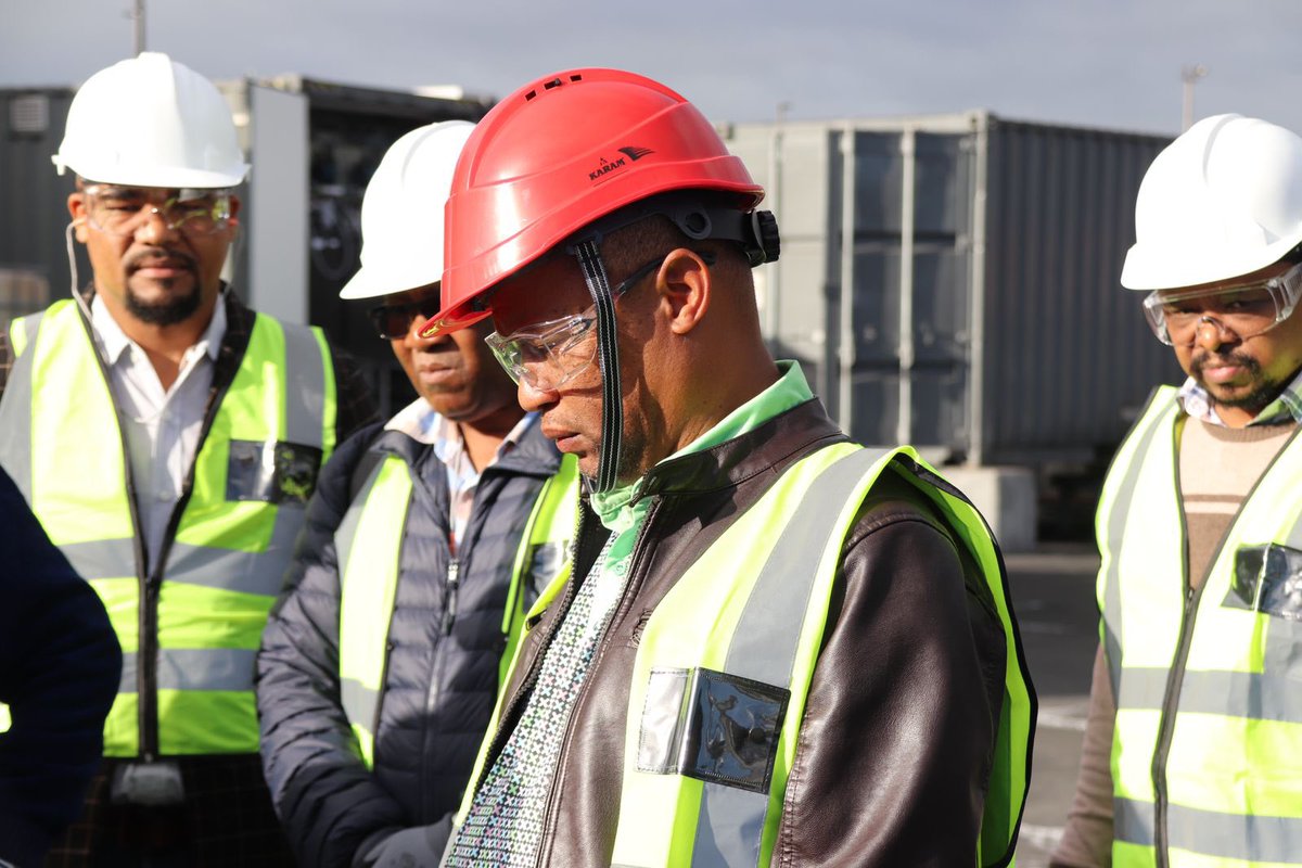 Maintaining maximum effort to emphasize water conservation in the Metro, Executive Mayor Cllr Gary van Niekerk visits Orion Engineered Carbons this morning to tour their new state-of-the-art water plant. facebook.com/share/p/ZpNxEM…