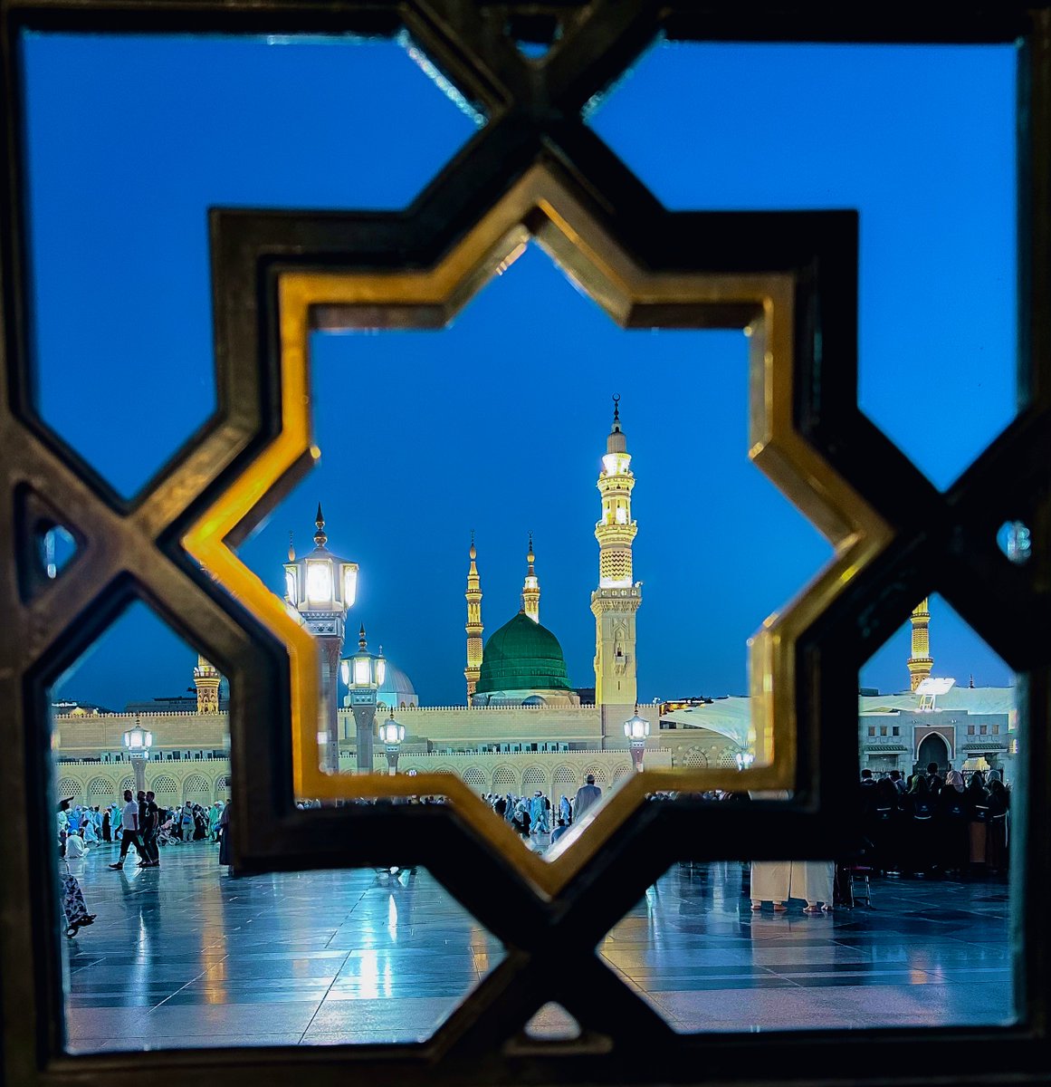 OsmPin's tweet image. 〞 إنَّ الصَّلاةَ على النبيِّ وسيلةٌ
     فيها النجاةُ لكلِّ عبدٍ مُسلمِ 〝