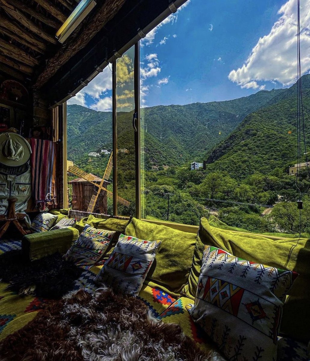 كوخ العسل في محافظة #رجال_ألمع 🌳لبيع العسل بفكرة جديدة وجميلة، وفيه بعد جلسات حلوه.
تقييم الزوار:4.0⭐️

#ماب_السعودية  
الموقع:

maps.app.goo.gl/PwuhGWmVm92tgZ…