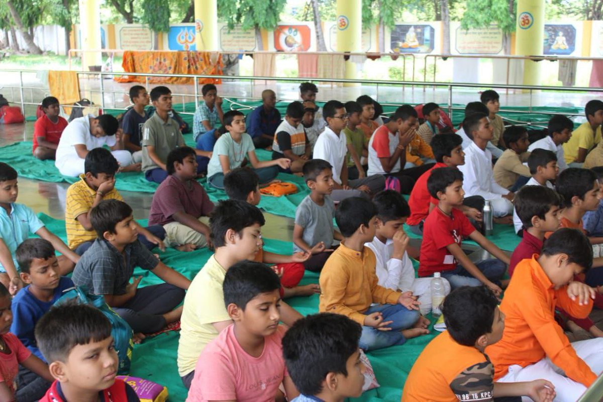 #BrightFutureOfStudents
Sant Shri Asharamji Ashram अहमदाबाद द्वारा आयोजित विद्यार्थी अनुष्ठान शिविरों में लाखों स्टूडेंट्स सीख रहे हैं जप अनुष्ठान करने के तरीके व जान रहे है इनसे होने वाले लाभ।
Towards Our Culture