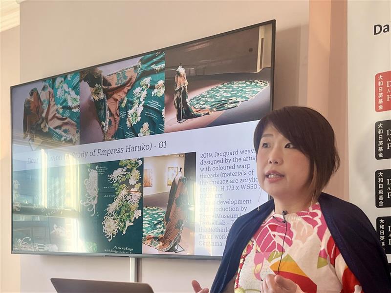 On Wednesday, we were delighted to host an artist talk, ‘“Closing and Opening” through Weaving by Aiko Tezuka’. We would like to extend our heartfelt thanks to Aiko Tezuka for sharing a range of her beautiful pieces and her journey of creating unique art works!