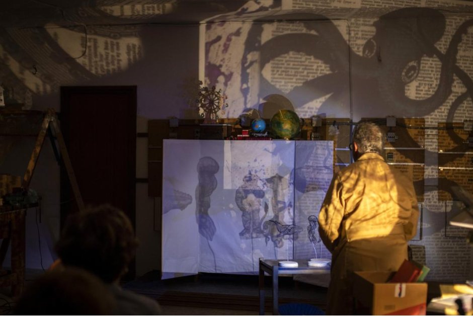 Hui comença <a href="/cabanyalintim/">Cabanyal Íntim</a> i tenim l'obra LES RIQUESES INVISIBLES al nostre estudi. Entrades en notikumi.com/2024/5/17/04-l…