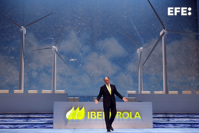 El presidente de Iberdrola, Ignacio Sánchez Galán, cree que 'el viento sopla hoy' a favor de la compañía gracias a su apuesta por las energías renovables. efe.com/economia/2024-…