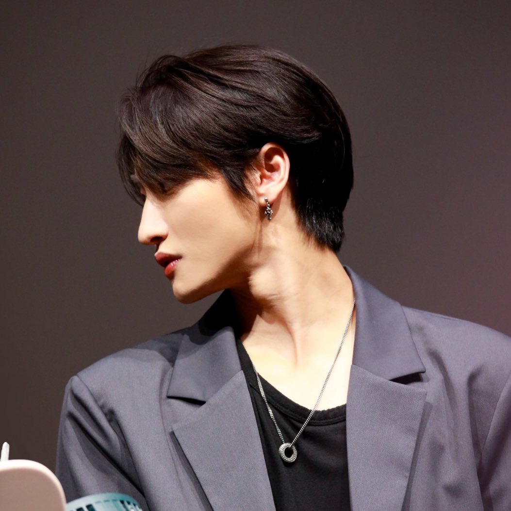 seonghwa's side profile>>>>>>>>>