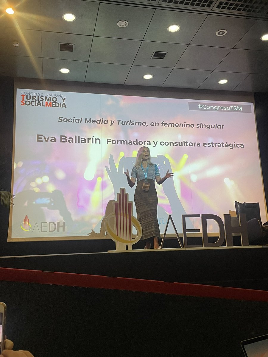 Hablando de talento femenino @evaballarin en el #CongresoTSM #ComparteMarbella