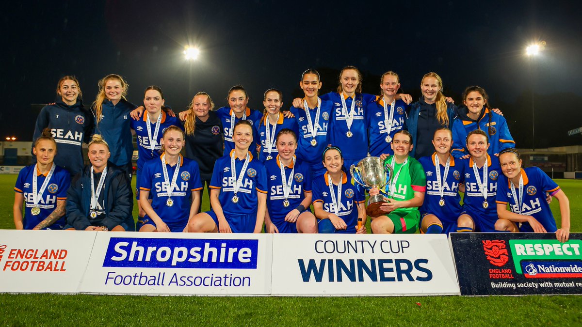 🏆 Back to back County Cups!! A huge congratulations to @shrewswomen - who beat Telford 5-1 last night to lift the Tom Farmer Cup for the second year in a row! 🤩🤩 📸 @GrifftersWorld #Salop 🔷🔶