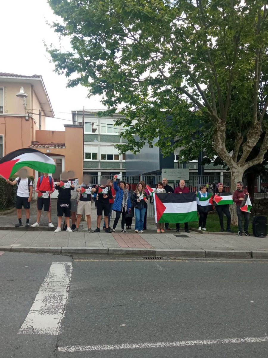 🇵🇸Nuevo día de protestas en centros de salud e institutos de Ezkerraldea en apoyo a Palestina.