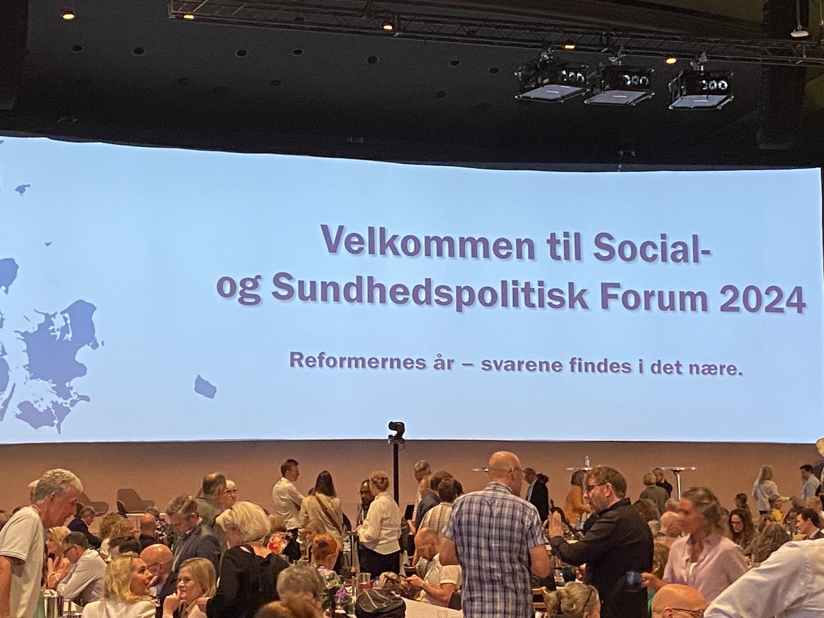 Vil blot kvittere for opbakning og tillid fra gode Nordsjællandske @radikale - som igår, mens jeg selv var i Ålborg og diskutere Social- og Sundhedspolitik, og derfor fraværende til det interne møde, genvalgte mig til vores partis Hovedbestyrelse. Det er en ære og et privilegie.