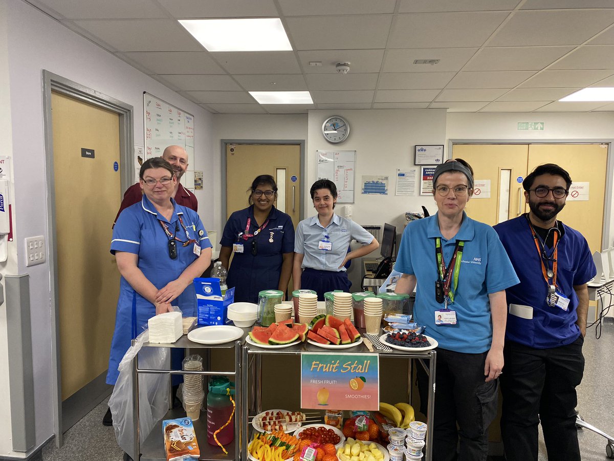 Ward 6 are hosting a fruit stall to get staff round and discuss dementia and how they can best support their patients on the ward who are living with dementia! Great idea @Kerrie27455950 @em_bensonmay @morag_doherty @DrSMather