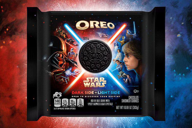 😋🍪 Get ready to choose your side with Oreo's new Star Wars collaboration!
Opening a pack will decide if you're a Sith or a Jedi!

Each cookie features iconic characters from the galaxy far, far away. 
May the snacks be with you! 

#StarWars #Oreo #ChooseYourSide #collaboration