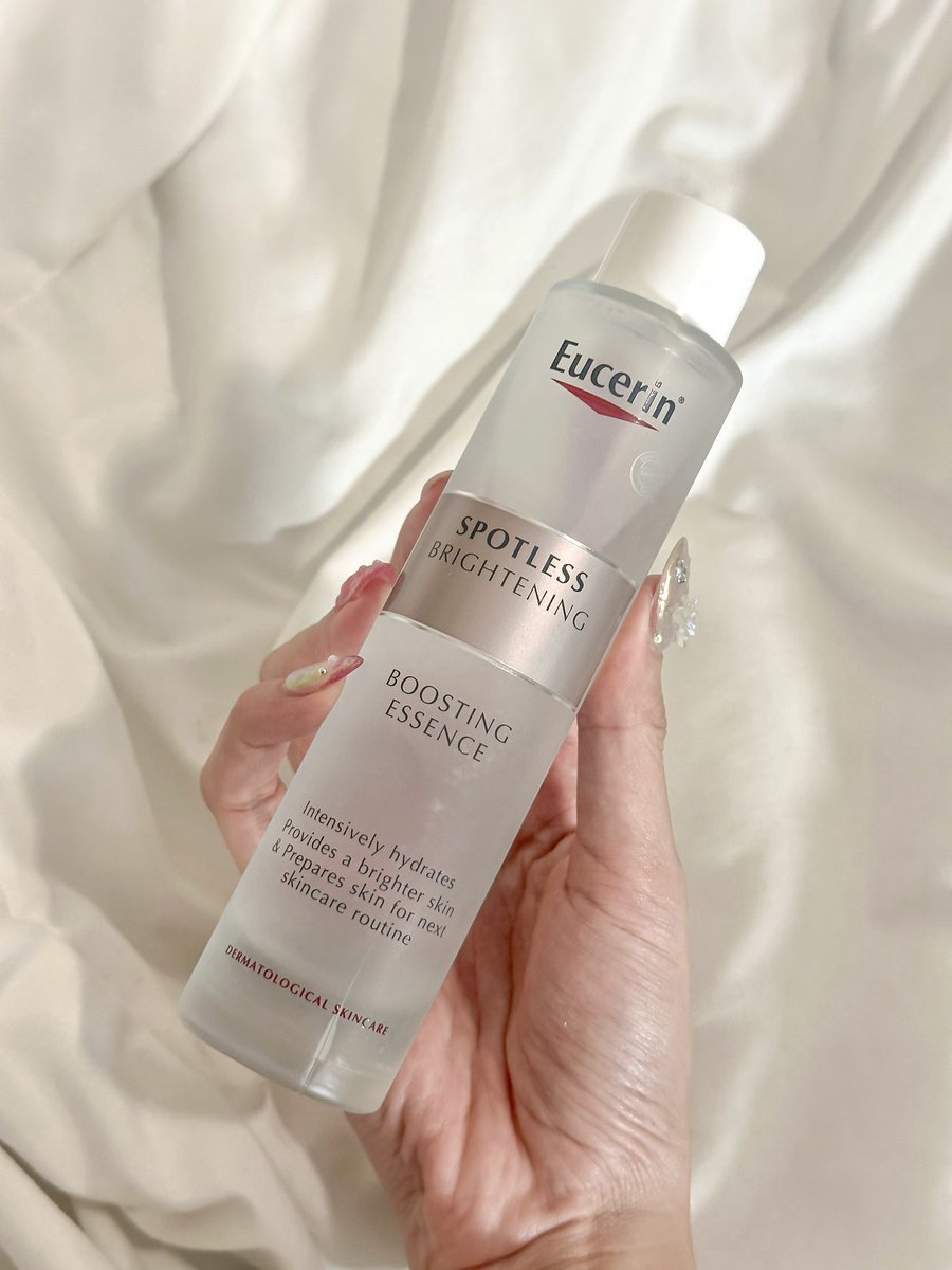morpormorpaeng's tweet photo. ใช้จนเลิกนับขวด น้ำตบบูสผิวใสของ Eucerin หวังผลหน้าใสได้จริง ชอบมากกกก ขึ้นชื่อว่า Eucerin คือทำถึงหมด เป็นตัวแรกที่จะลงในรูทีน พอทาแล้วผิวมันจะฉ่ำๆ แบบดิวอี้ๆ  ดูชุ่มชื้นขึ้นทันที ใช้ระยะยาวแล้วเห็นผลชัดเจนมาก หน้ามันจะใสขึ้น ไม่โทรมใครที่ผิวหมองคือเชียร์ให้ลองจริงตัวนี้ ขึ้นแท่นลูกรักตลอดไป