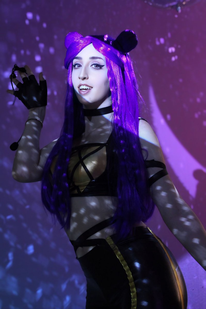 Come and dance with me~🪩

What's your favorite KDA song?
Mine is 'More'🎶
#kaisa #kda #kpop #leagueoflegends #riotgames #cosplayer