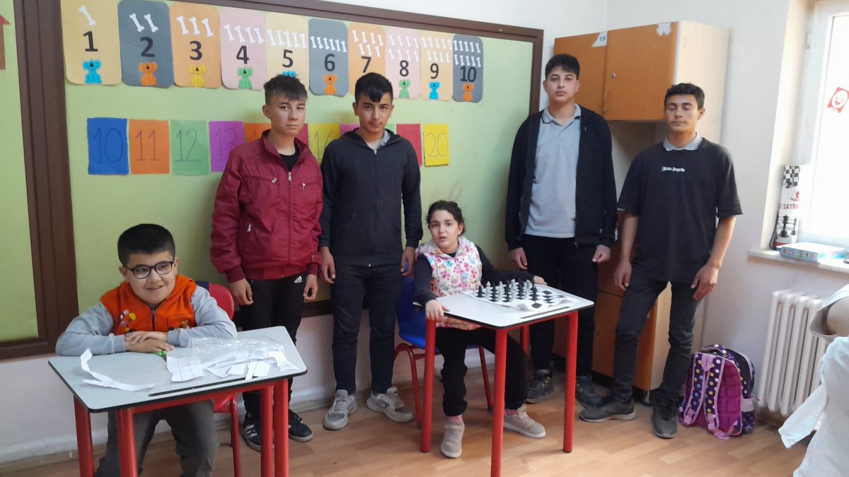 bozdoganmtal's tweet photo. Engelliler haftası nedeniyle Öğrencilerimiz Bozdogan Özel Eğitim Uygulama Okulunu  Mdr. Yrd. Sevinç Demiray ile  ziyaret etmişler,çocuklarla etkinlik ve farkındalık  çalışması yapmışlardır Kendilerine  teşekkür ederiz.
@Aydin_MEM 
@BozdoganIlce 
@veyselkasapoglu https://t.co/PkfdTHqqym