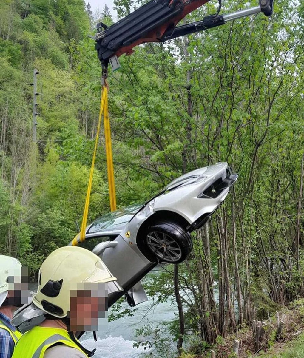 You can't park there mate 😉 A man crashed his Ferrari 488 Pista and ended up a in a river in Berna, Switzerland recently. He had to wait approximately 40 mins until he was rescued.