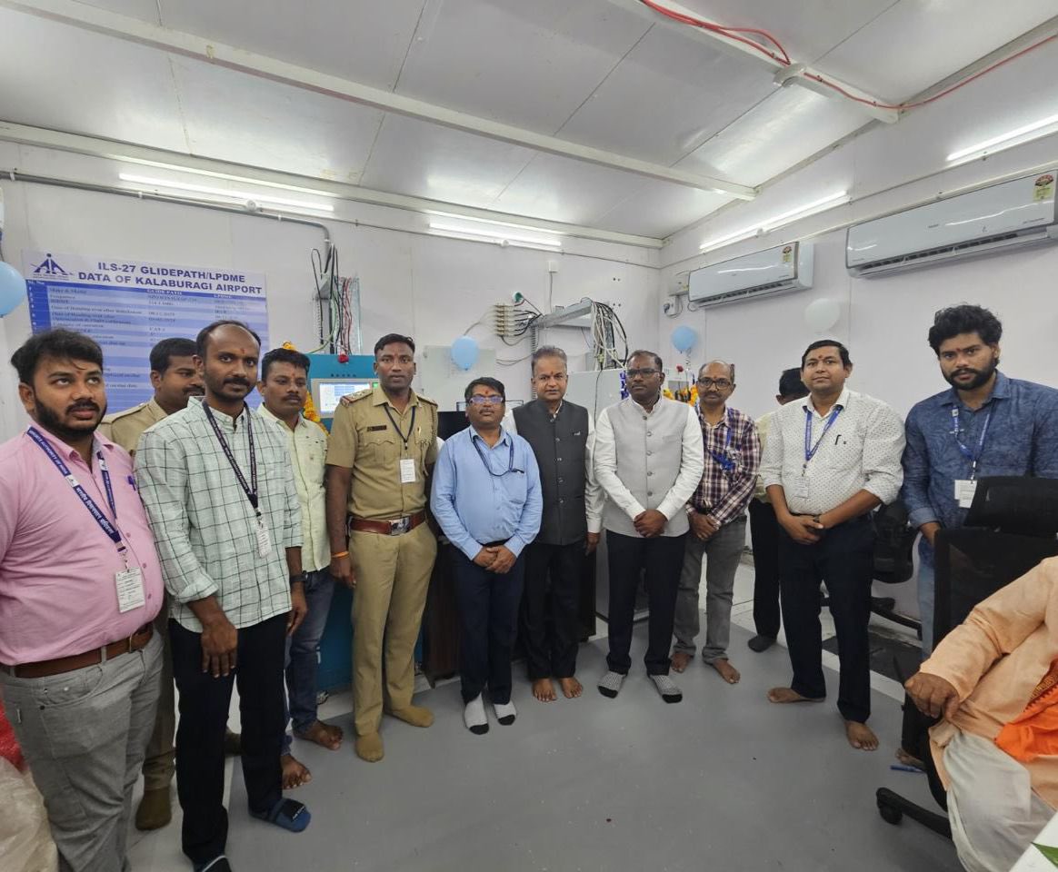 AAI_Official's tweet photo. #AAI’s #KalaburagiAirport @aaikalairport has marked a landmark achievement with the inauguration of the eagerly awaited Instrument Landing System #ILS facility. This pivotal development will significantly amplify the Air Navigation Services and Operational Efficiency of the airport, ensuring safe Aircraft Operations even in adverse weather conditions.

This ₹12.12 Crores Category-1 #ILS is a precision Radio Navigation System which will provide essential guidance to aircraft for landing approaches even in night, rain and low cloud cover times. This salient development by #AAI is poised to increase flight operations at #KalaburagiAirport, fostering strengthened connectivity and driving economic growth throughout the region.