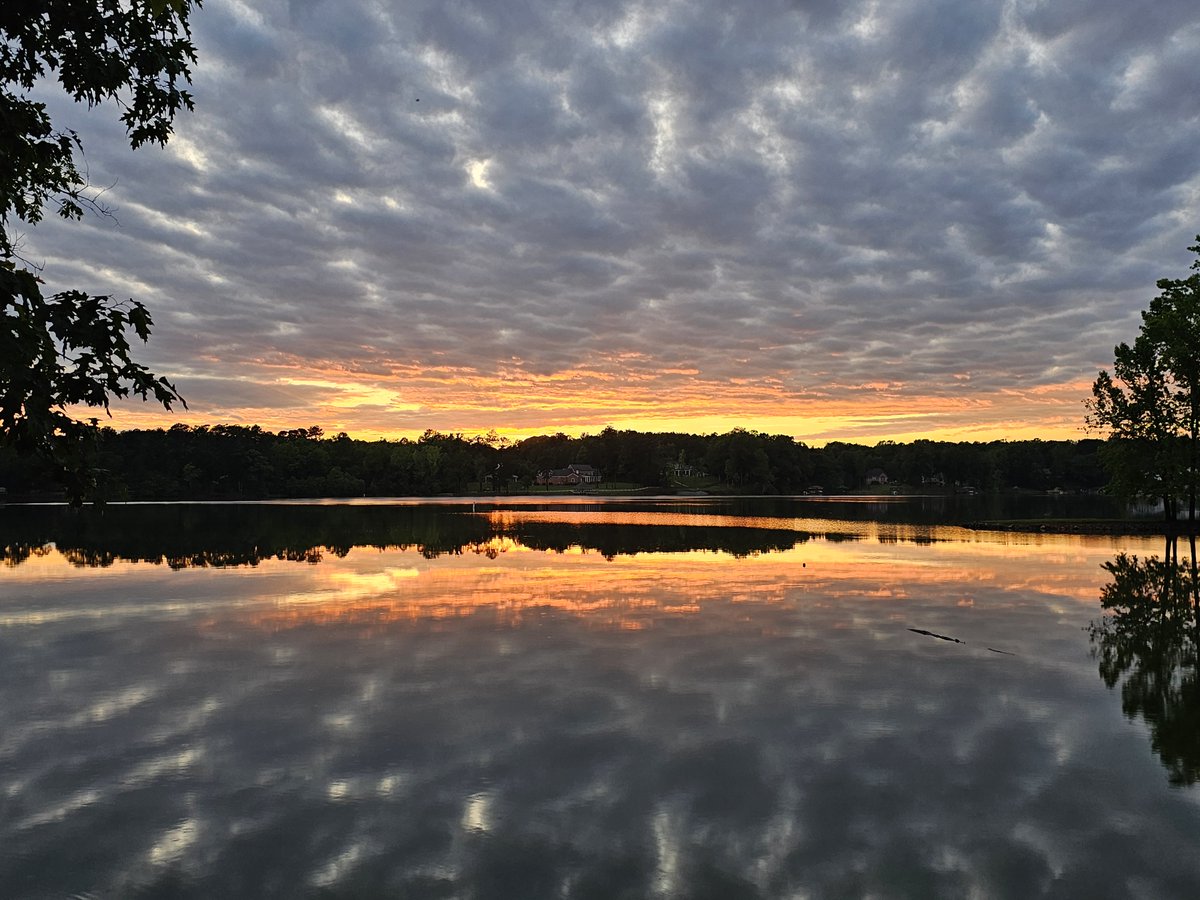 Danny Sparrow sent us this incredible picture of the sunset over Lake Wylie on Tuesday morning. 😍🌥️