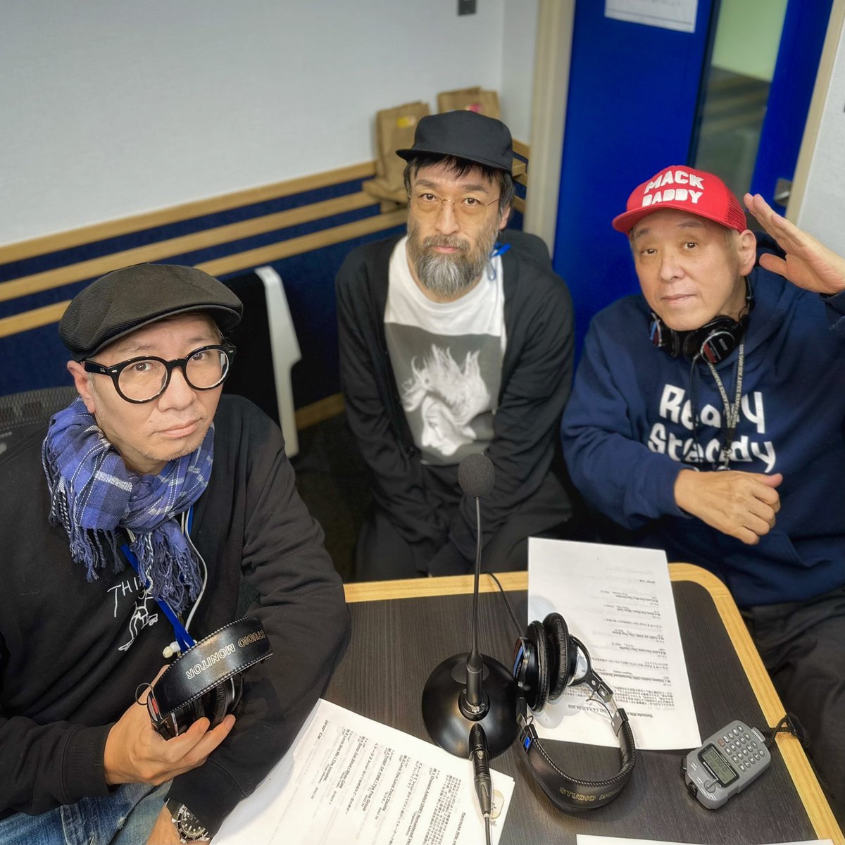 KENSHO_ONUKI's tweet photo. インスタライブKenrocksTVのあと、深夜12時からはお馴染みゴキゲンradio、Kenrocks Niteがスタート!今夜はチョー久しぶりに元ロンナイDJのLODIOくんがゲストです。彼の始めた新しいチャレンジ祝い。パンクも沢山流れまーす!お楽しみに〜! #kenrocksnite #interfm897 #大貫憲章ラジオ #lodio https://t.co/cKYVTBMfmj