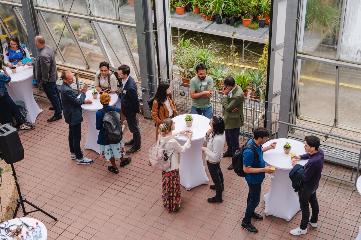 A welcoming culture in action: for the first time, the @StadtLeipzig and the #LeipzigScienceNetwork invited international researchers from Leipzig’s academic institutions to a reception yesterday, at the Botanical Garden of #UniLeipzig. uni-leipzig.de/en/newsdetail/… Photos: LSN/Gescher