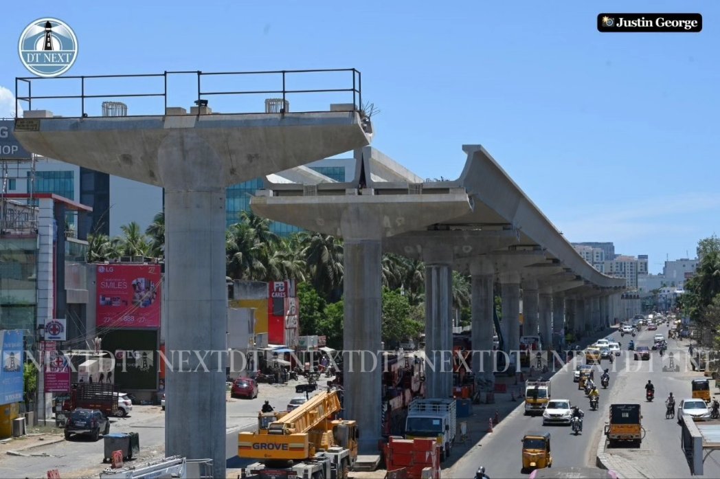 The Metro works between Sholinganallur and Thoraipakkam are progressing rapidly, transforming the locality with a new look.

📷 @agam_justin

#DTNext #CMRL #Metroworks #Sholinganallur #Thoraipakkam #construction #development #road #transport #chennainews #tnnews #tamilnadu