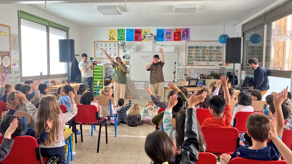 🎙️#EscoladeRock amb <a href="/MastaQuba/">Masta Quba</a>. Música, interacció amb l'artista i concert que promou un aprenentatge musical complet més enllà de la simple audició.

<a href="/BitLabCat/">BitLab Cooperativa</a>  
<a href="/escoladerockedu/">Escola de Rock</a> #EscolesCoop <a href="/FTrams/">Fundació Tr@ms</a> #NouPatufet
