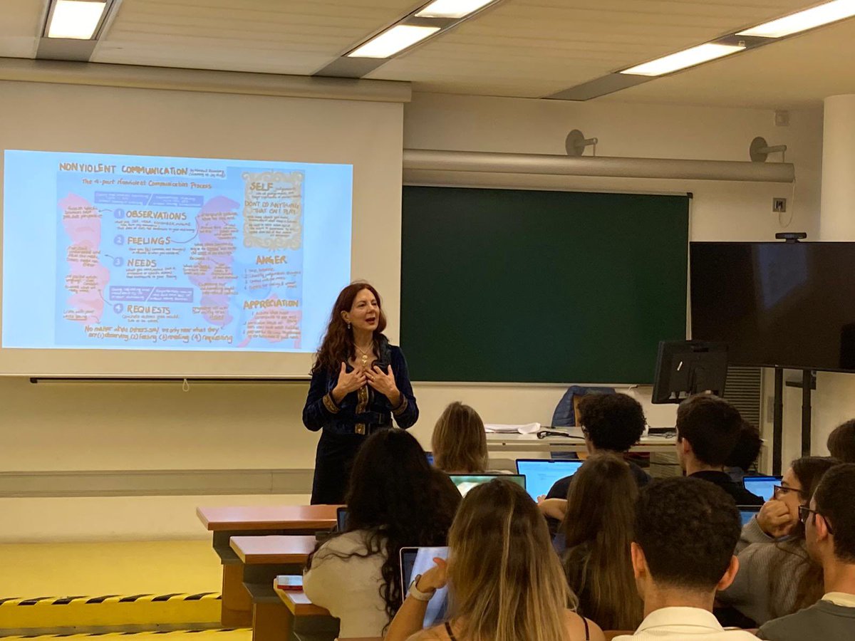 @Mariamarini7 giving premiering her new work on #nonviolentcommunication to @UPFbiomed students in #humanisminmedicine elective