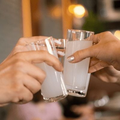 AKP'den CHP’ye geçen Denizli Büyükşehir Belediyesi’nde, belediyeye ait kafe ve restoranlarda alkol satışı yapılmasına oy çokluğuyla karar verildi.