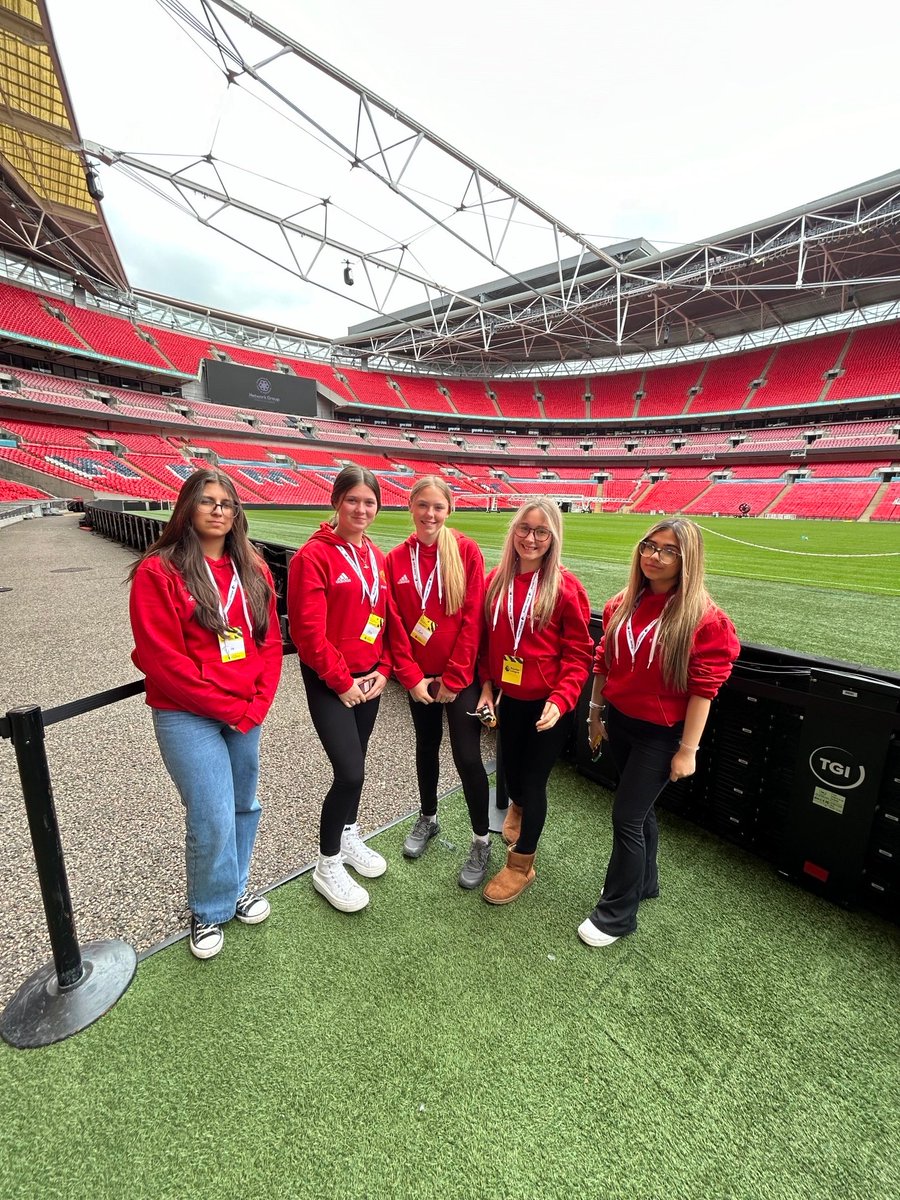 Proud of our participants representing the Foundation @wembleystadium 🤗

@DeanTrustRose pupils took part in the #PLInspires Celebration event to showcase their Happy To Chat space, highlighting #MentalHealth ❤️

🔗 Read: bit.ly/4bm76rc 📖

#InsideMatters | #MHAW24