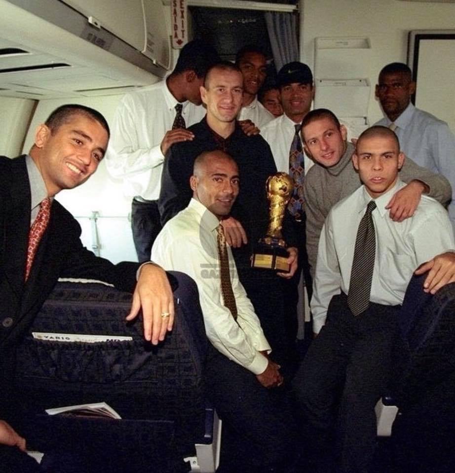 Players from the Brazilian team after winning the Confederations Cup in 1997 🇧🇷 How many can you name?