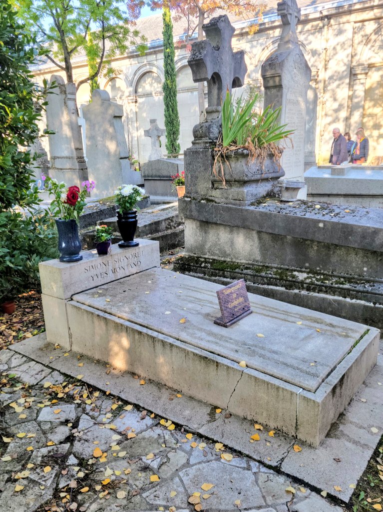 One #heart, one mind, one #grave - Simone Signoret & Yves Montand #TheParisEffect #Paris #PereLachaise #travel