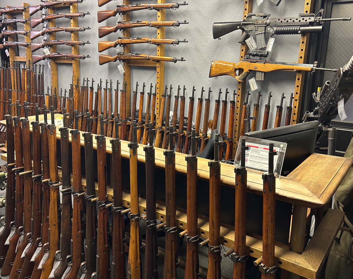 無可動実銃（機能を完全に封じた実銃。日本で購入所持ができる）のお店