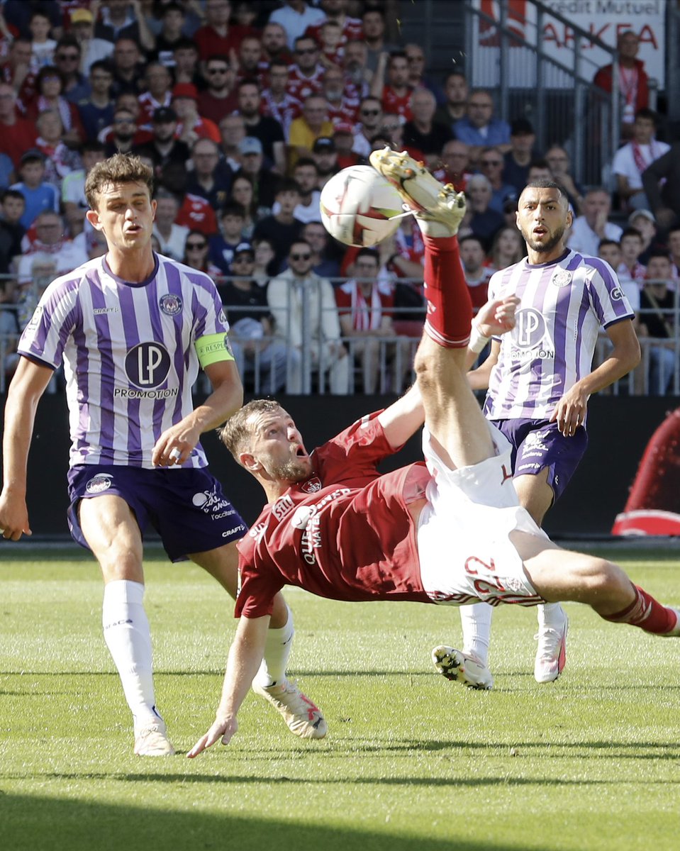 #TFCSB29 🎙 𝗘𝗿𝗶𝗰 𝗥𝗼𝘆 : 'Toulouse est une équipe en forme. Elle a progressé tout au long de la saison avec un parcours européen qui les a mis en confiance. Ça a été plus compliqué au début et maintenant ils se sont stabilisés, félicitations à eux pour cette saison. C'est un