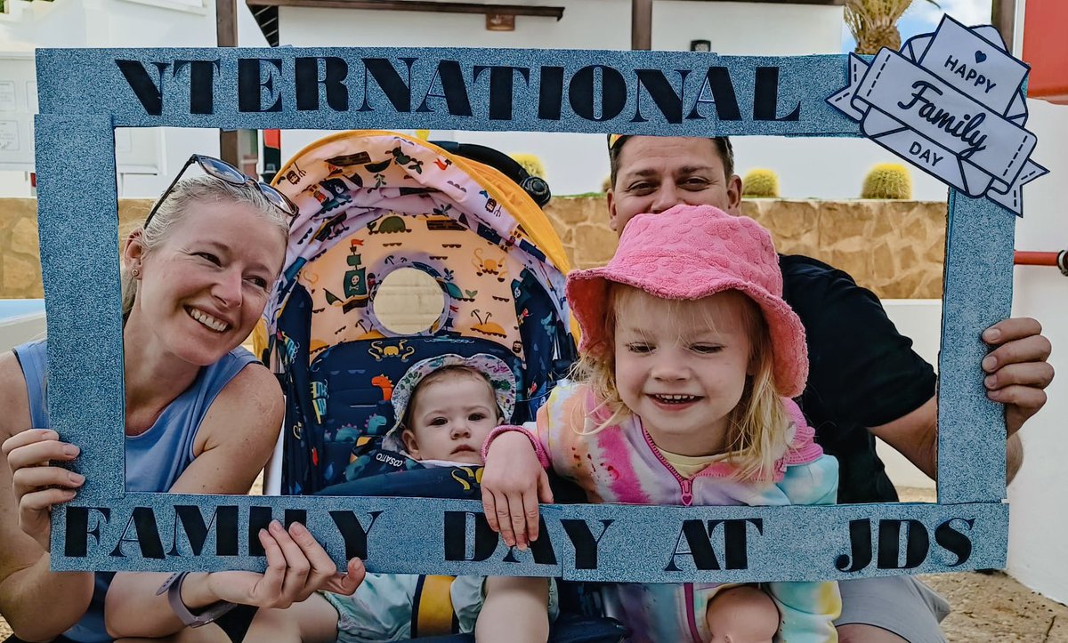 Happy #FamilyInternationalDay from #Jardinesdelsol❤️❤️❤️#familytime #familyday #familyfirst #lanzarote #playablanca #happykids #holiday #memories #photocall