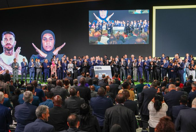 Las FIFA Legends durante el 74.º Congreso de la FIFA 📸 Todas las FIFA Legends presentes en 🇹🇭Bangkok se unieron al presidente de la FIFA, Gianni Infantino, en el escenario tras anunciar los cinco pilares de acción para formar una postura global contra el racismo