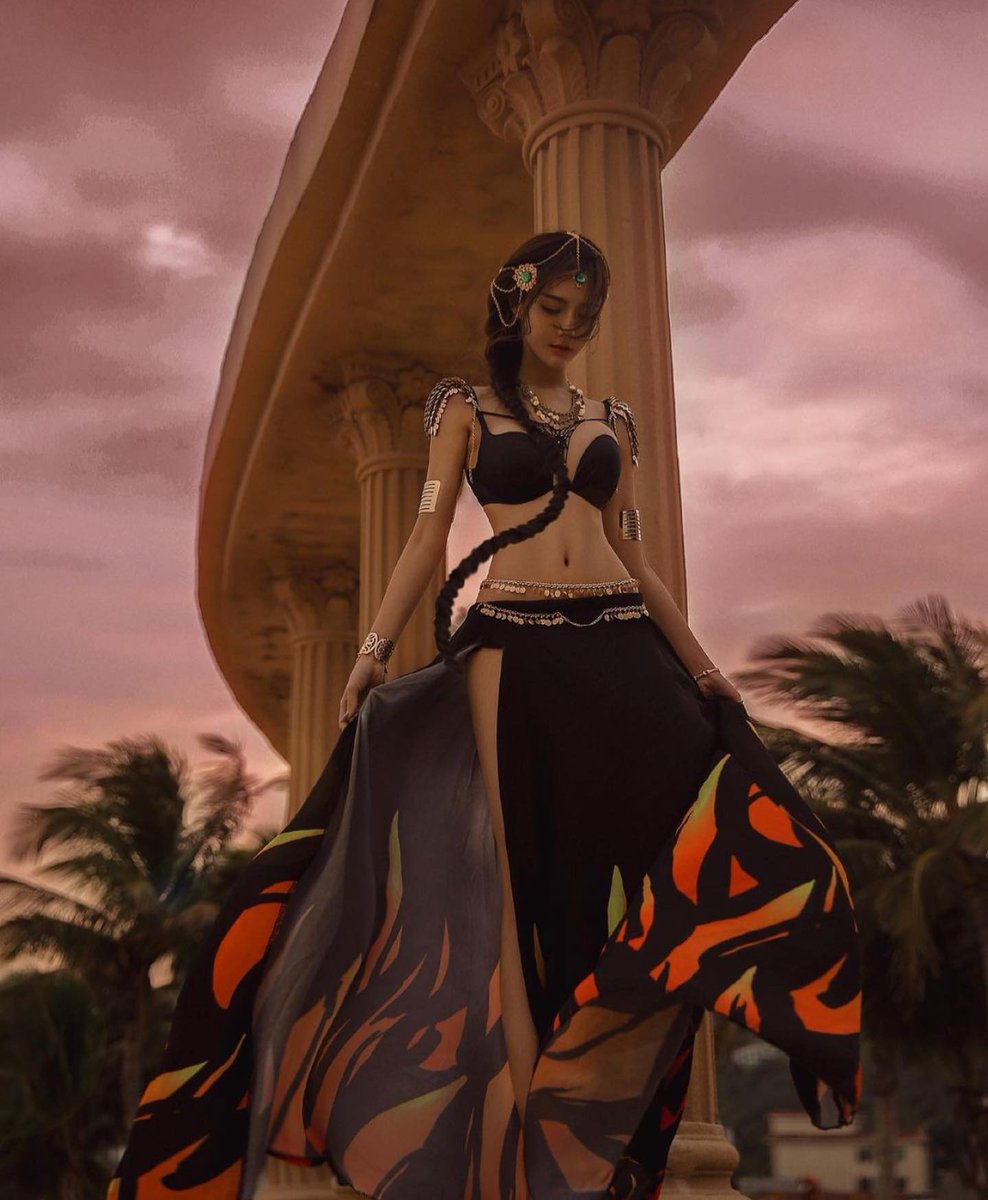 Storm clouds gather, a celestial drama unfolding in the darkened sky. #StormySkyDram