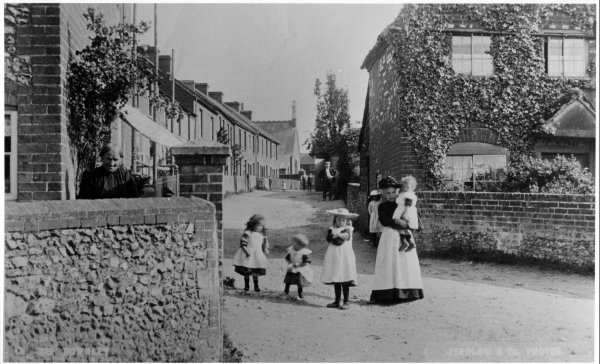 Attention #socialhistorians and #familyhistorians!  Our census data for 18 villages in the central #chilterns from 1841-1911 (and some from 1921) is available for download here. bucksfhs.org.uk/index.php/rese… Thank you <a href="/ChilternsCCC/">Chalk Cherries and Chairs Team</a> @LesleyAHoskins and our volunteers