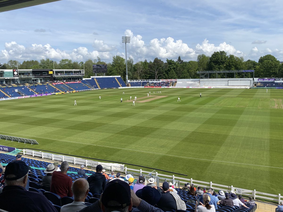 🏏Glamorgan 44/1 🆚 Middlesex as Marnus Labuschagne is caught behind off Tom Helm for 23 #BBCCricket 🎙️👉🏾 bbc.co.uk/sport/cricket/…