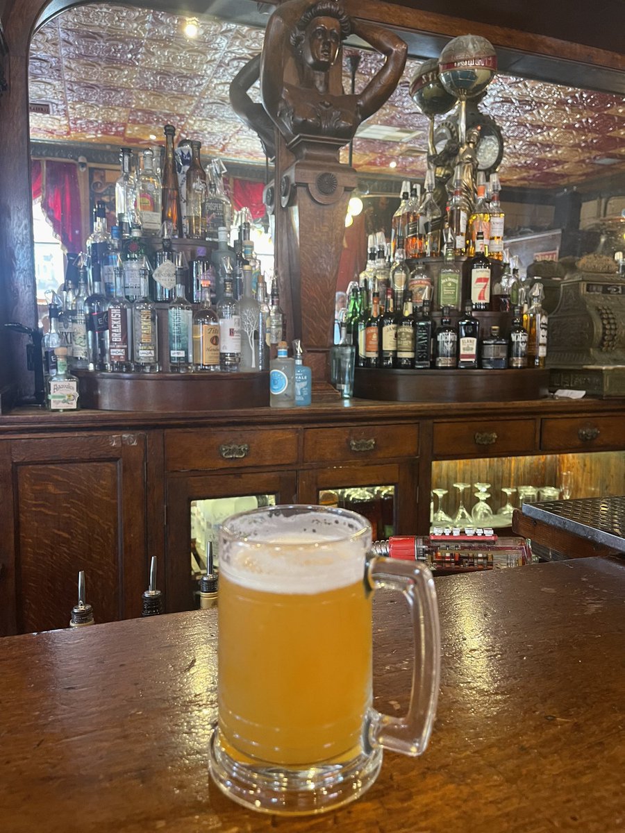 It was fun to have a 🍺 at the Florida’s oldest bar located in #FernandinaBeach @PalaceSaloonFB @MyCOFB