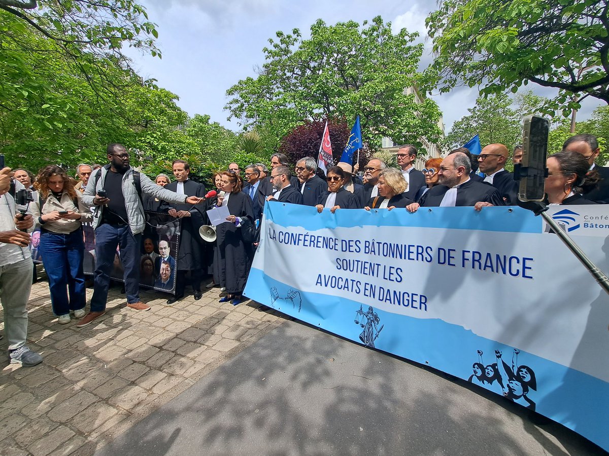 Nous demandons la libération immédiate des avocats arrêtés en Tunisie ! Le communiqué va être déposé à l'ambassade de Tunisie