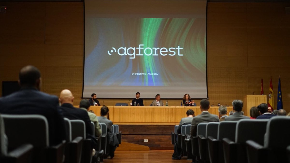 Después de una pequeña pausa, regresamos a las jornadas con la segunda mesa redonda y las intervenciones de Pablo Quesada, CTO y Co-founder de <a href="/Agforest_/">Agforest</a> , David Gay, director de innovación y comunicación de #Absotec y Javier Llorente, presidente de <a href="/Agerdcyl/">AGERDCYL, Asociación</a>