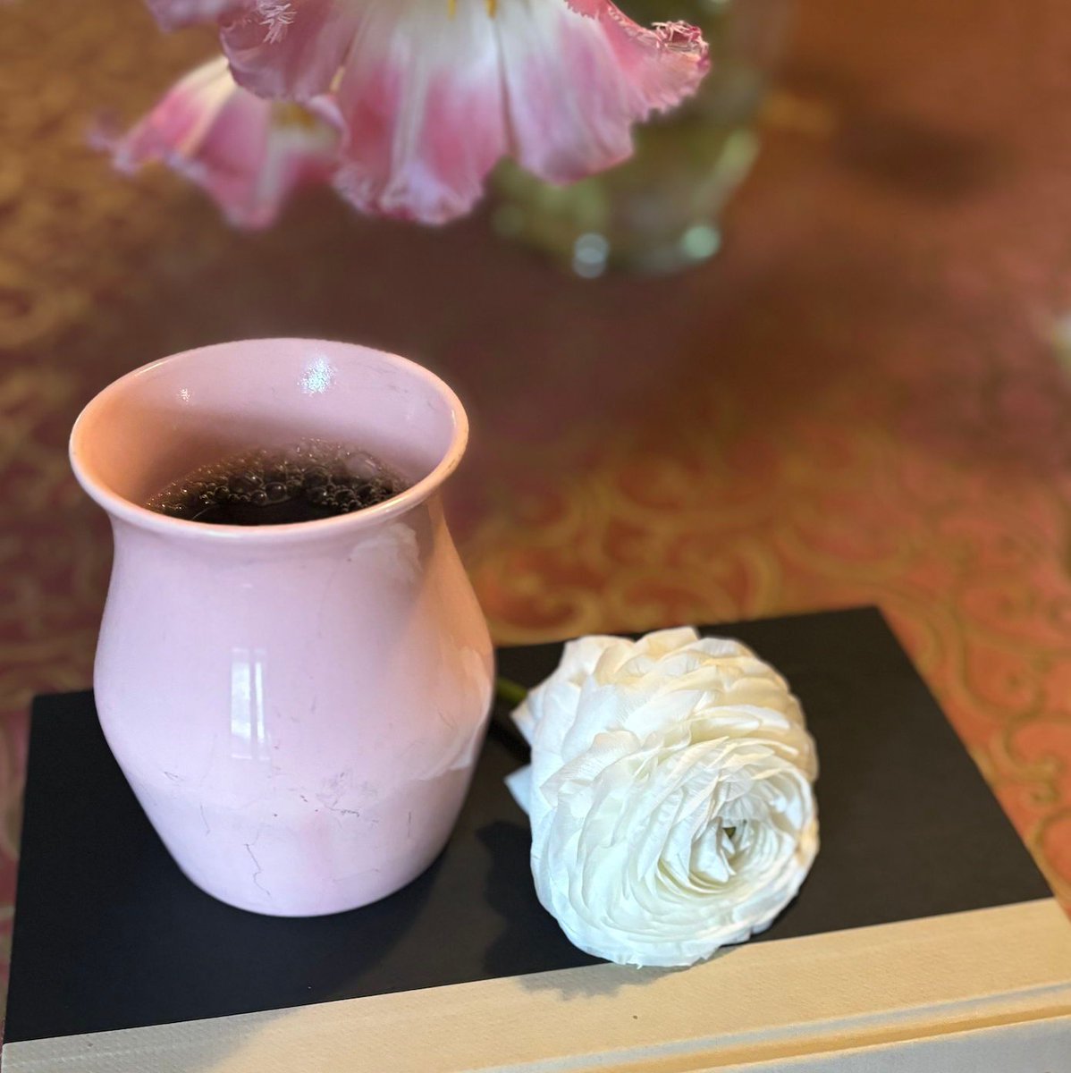 Naturally smooth and sweet, our elegant medium-roasted Tapestry Blend is a wonderful compliment to any spring day. 15% off your first order with code FT15: buff.ly/3QOt3GY 

#thequeenbean #coffee #tgif #coffeelover