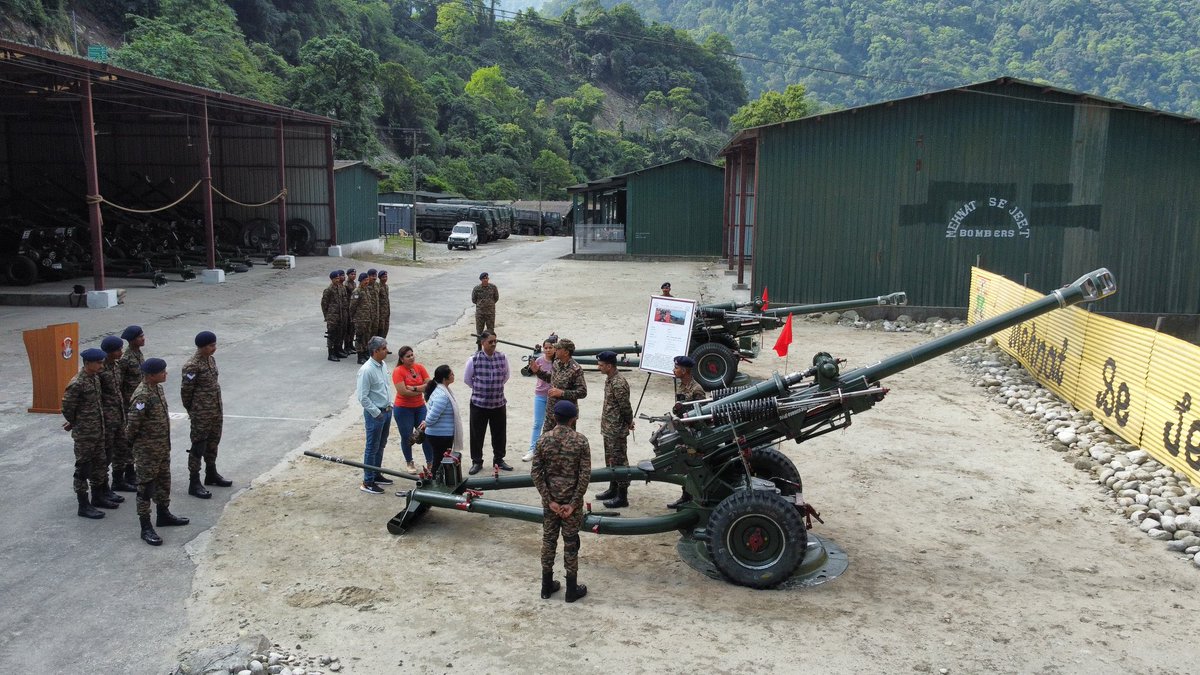 A delegation of #iDEX officials, #Startups & #Academia, organised by #SpearCorps of the #IndianArmy, visited #LohitValley in #ArunachalPradesh to understand operational challenges. They interacted with troops and learned about terrain, logistics, surveillance, and defence needs.