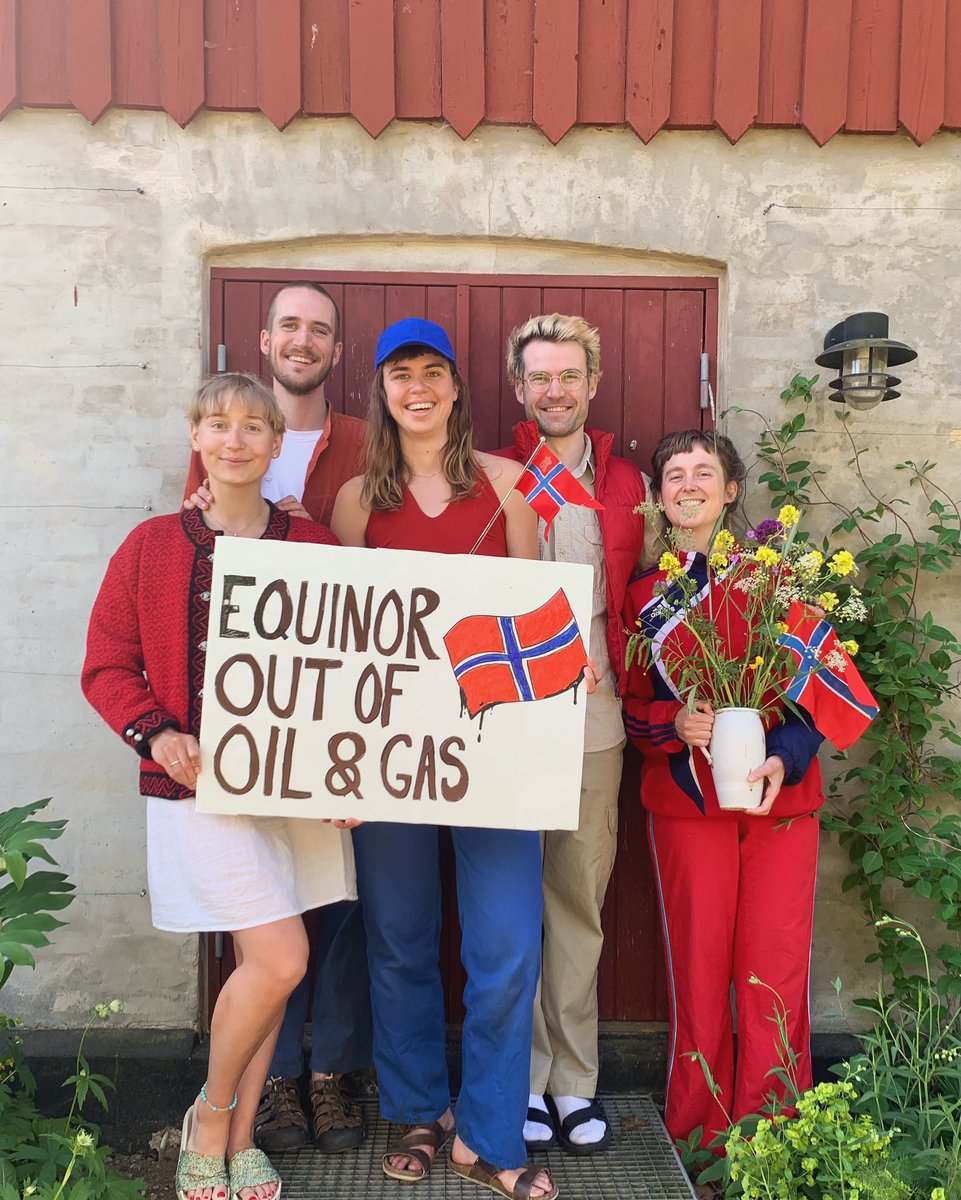 I dag er Norges nationaldag, og hvilken bedre og mere håbefuld måde at fejre det, end at sige: stop for det norske statsejede olieselskab Equinors vanvittige ekspansion af fossile projekter i hele verden! 🇳🇴❤️

#stoprosebank #equinorout @Equinor @StopCambo @jonasgahrstore